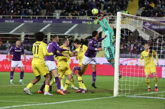FLORENCE, ITALY - FEBRUARY 05: Lukasz Skorupski goalkeeper of Bologna FC in action during the Serie A match between ACF Fiorentina and Bologna FC at Stadio Artemio Franchi on February 5, 2023 in Florence, Italy. (Photo by Gabriele Maltinti/Getty Images) Nico Gonzalez