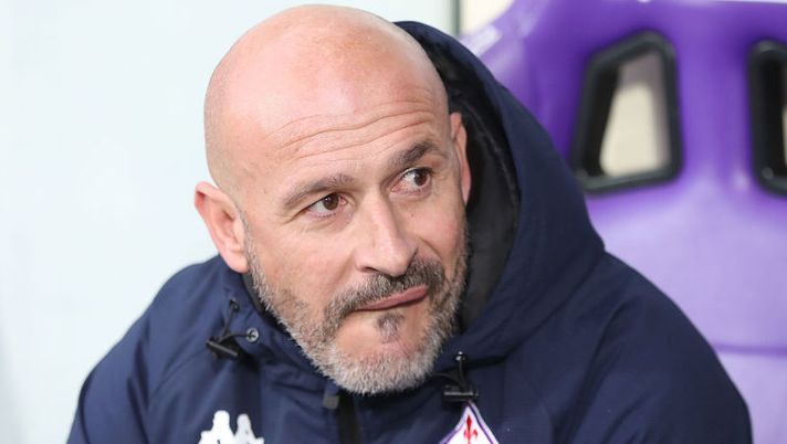 FLORENCE, ITALY - JANUARY 07: Vincenzo Italiano manager of ACF Fiorentina looks on during the Serie A match between ACF Fiorentina and US Sassuolo at Stadio Artemio Franchi on January 7, 2023 in Florence, Italy. (Photo by Gabriele Maltinti/Getty Images) Italiano: “Chi gioca in porta domani sera, dobbiamo sfruttare di più Jovic e Cabral” - immagine 1