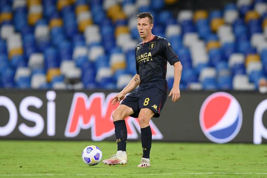 NAPLES, ITALY - SEPTEMBER 27: Lukas Lerager of Genoa CFC during the Serie A match between SSC Napoli and Genoa CFC at Stadio San Paolo on September 27, 2020 in Naples, Italy. (Photo by Francesco Pecoraro/Getty Images) NAPLES, ITALY - SEPTEMBER 27: Lukas Lerager of Genoa CFC during the Serie A match between SSC Napoli and Genoa CFC at Stadio San Paolo on September 27, 2020 in Naples, Italy. (Photo by Francesco Pecoraro/Getty Images)