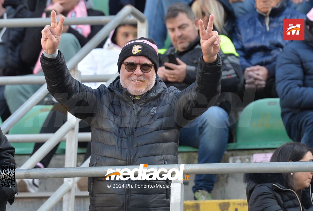 FOTOTIFO Palermo-Como 3-0, gli scatti ai tifosi al “Renzo Barbera” (GALLERY) - immagine 23