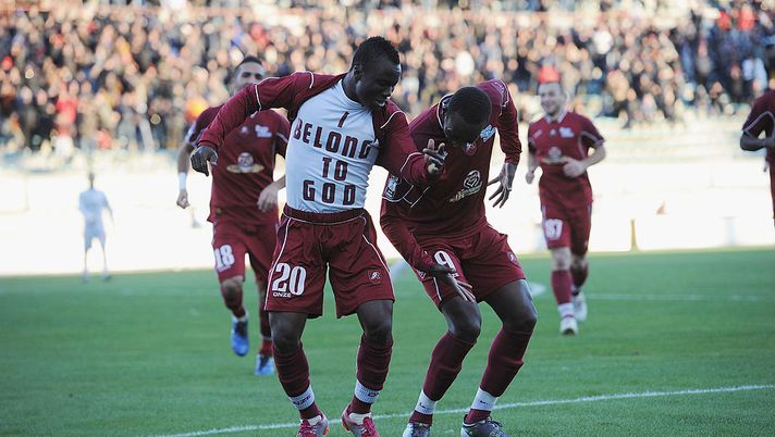 REGGIO CALABRIA, ITALY - DECEMBER 11: Dominic Adiyiah of Reggina celebrates his goal during the Serie B match between Reggina and Grosseto at Stadio Oreste Granillo on December 11, 2010 in Reggio Calabria, Italy. (Photo by Maurizio Lagana/Getty Images) REGGIO CALABRIA, ITALY - DECEMBER 11: Dominic Adiyiah of Reggina celebrates his goal during the Serie B match between Reggina and Grosseto at Stadio Oreste Granillo on December 11, 2010 in Reggio Calabria, Italy. (Photo by Maurizio Lagana/Getty Images)
