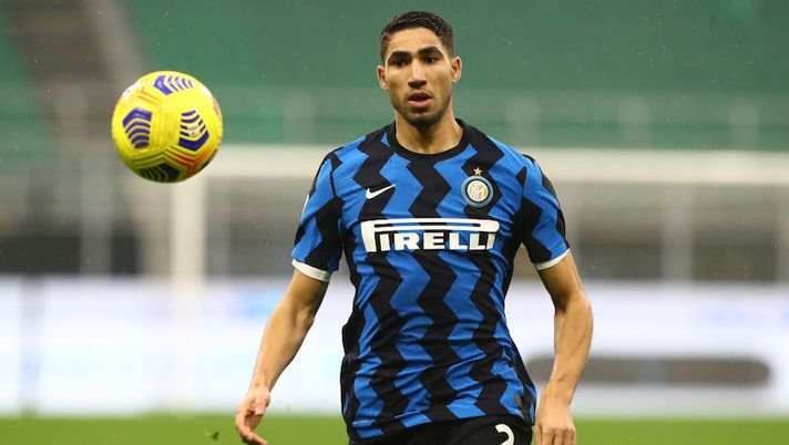 during the Serie A match between FC Internazionale and SSC Napoli at Stadio Giuseppe Meazza on December 16, 2020 in Milan, Italy. Hakimi, la Gazzetta: “Il Chelsea c’è e sorpassa. Offerto Zappacosta e l’Inter risponde…” - immagine 1