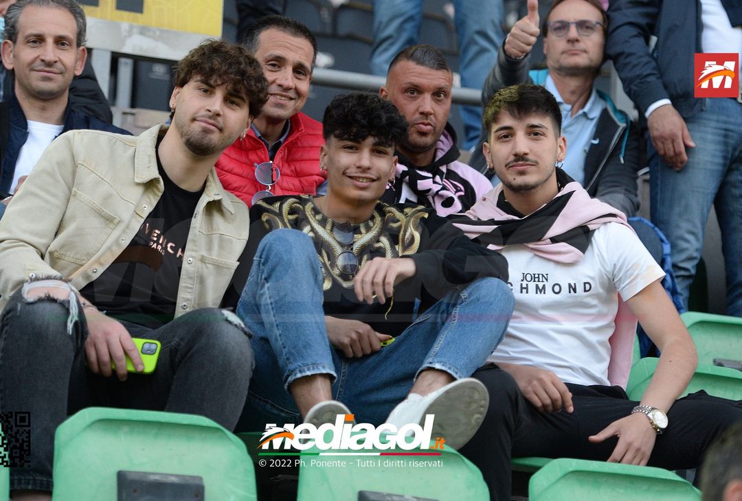 Fototifo, i tifosi allo stadio per Palermo-Virtus Entella 2-2 (gallery) - immagine 106