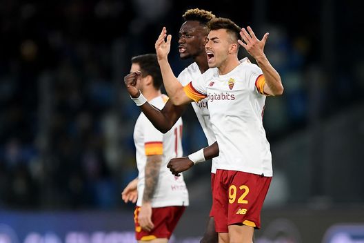 NAPLES, ITALY - APRIL 18: Stephan El Shaarawy of AS Roma celebrates scoring their side's first goal with teammate Tammy Abraham during the Serie A match between SSC Napoli and AS Roma at Stadio Diego Armando Maradona on April 18, 2022 in Naples, Italy. (Photo by Francesco Pecoraro/Getty Images) NAPLES, ITALY - APRIL 18: Stephan El Shaarawy of AS Roma celebrates scoring their side's first goal with teammate Tammy Abraham during the Serie A match between SSC Napoli and AS Roma at Stadio Diego Armando Maradona on April 18, 2022 in Naples, Italy. (Photo by Francesco Pecoraro/Getty Images)