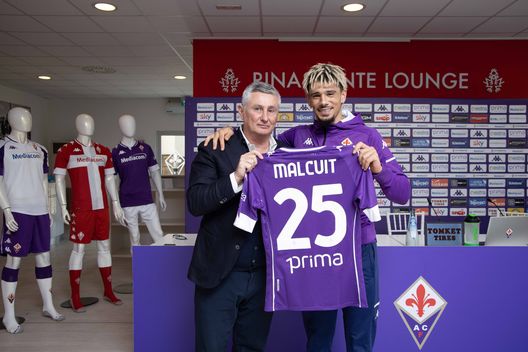  Firenze, presentazione del nuovo giocatore della Fiorentina Kevin Malcuit allo stadio Artemio Franchi, nella foto Daniele Pradè 2021 02 01 © Niccolò Cambi/Massimo Sestini 