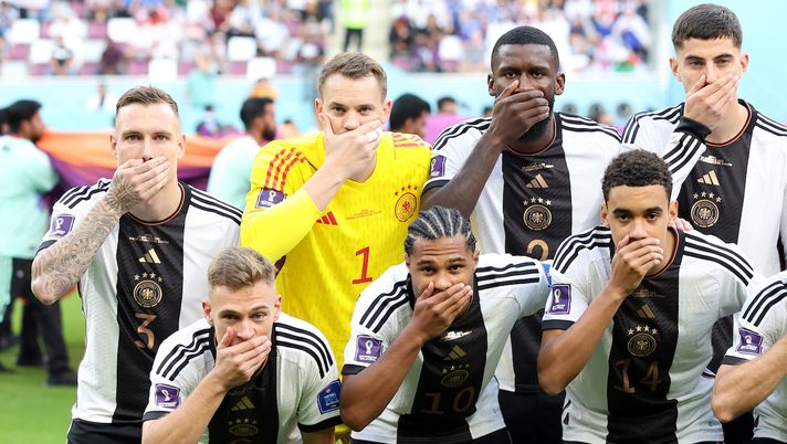 Protesta Germania, giocatori con la bocca coperta: la Federcalcio spiega il motivo - immagine 1