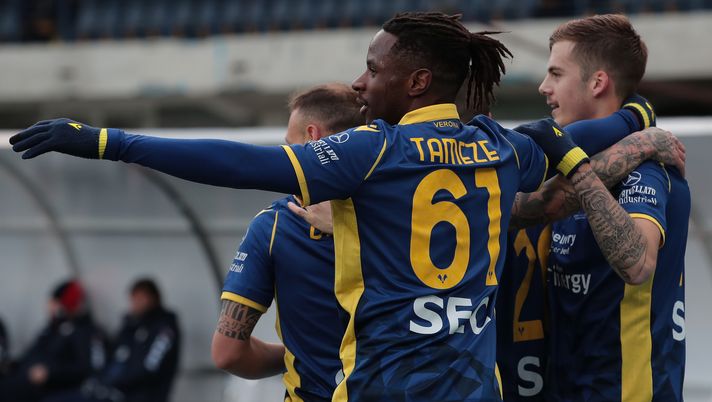 Il Napoli continua a guardare in casa Verona: osservato il centrocampista Tameze - immagine 1