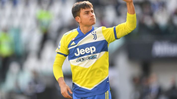 TURIN, ITALY - MARCH 20: Paulo Dybala of Juventus celebrates after scoring their team's first goal during the Serie A match between Juventus and US Salernitana at Allianz Stadium on March 20, 2022 in Turin, Italy. (Photo by Valerio Pennicino/Getty Images) Gazzetta: “Dybala torna in Italia per allenarsi, intanto la grande volontà di Zhang…” - immagine 1