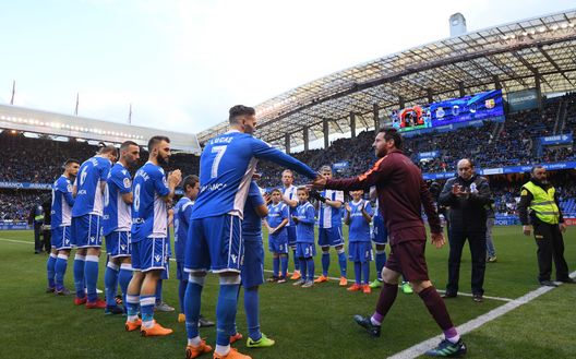 Aprile 2018, quando Messi entrava al Riazor per giocare contro il Deportivo La Coruna...(Photo by David Ramos/Getty Images) Aprile 2018, quando Messi entrava al Riazor per giocare contro il Deportivo La Coruna...(Photo by David Ramos/Getty Images)