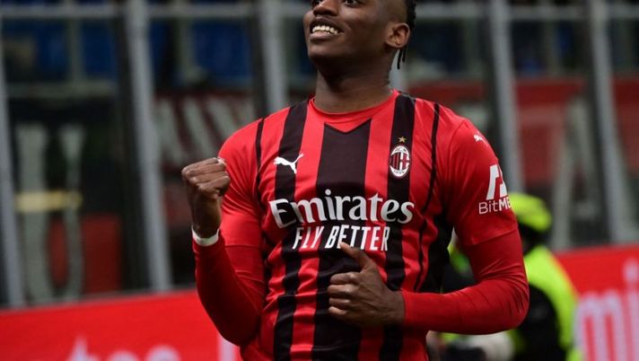 AC Milan's Portuguese forward Rafael Leao celebrates scoring his team's first goal during the Italian Serie A football match between AC Milan and Udinese at The Giuseppe Meazza Stadium - also called San Siro - in Milan, on February 25, 2022. (Photo by MIGUEL MEDINA / AFP) (Photo by MIGUEL MEDINA/AFP via Getty Images) Milan, non solo Tomori: ecco le decisioni su questi altri quattro contratti - immagine 1