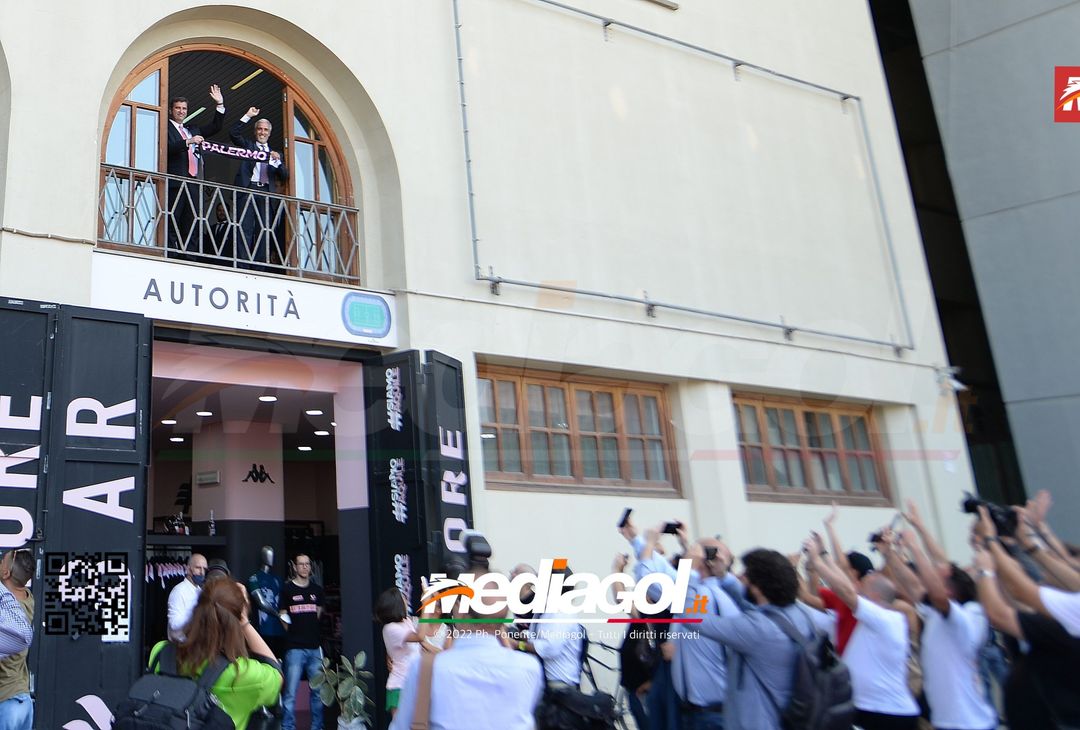 FOTO PALERMO AL CITY GROUP: MIRRI, SORIANO E L’ABBRACCIO DEI TIFOSI (GALLERY) - immagine 4