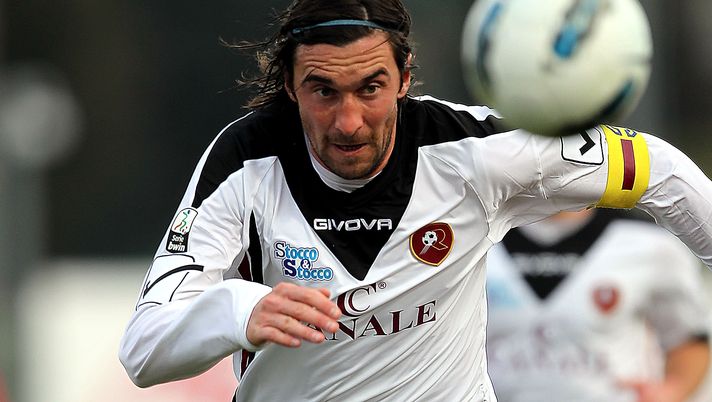 GROSSETO, ITALY - JANUARY 28: Emiliano Bonazzoli of Reggina Calcio in action during the Serie B match between Grosseto and Reggina at Stadio Olimpico on January 28, 2012 in Grosseto, Italy. (Photo by Gabriele Maltinti/Getty Images) GROSSETO, ITALY - JANUARY 28: Emiliano Bonazzoli of Reggina Calcio in action during the Serie B match between Grosseto and Reggina at Stadio Olimpico on January 28, 2012 in Grosseto, Italy. (Photo by Gabriele Maltinti/Getty Images)