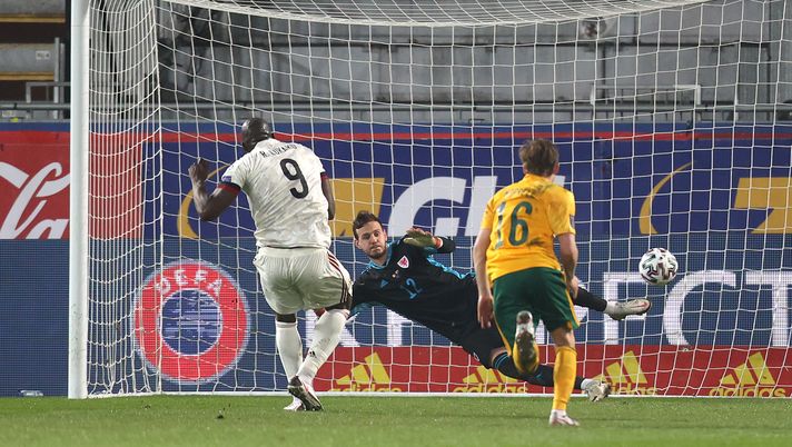 LEUVEN, BELGIUM - MARCH 24: Romelu Lukaku of Belgium scores their side's third goal from the penalty spot past Danny Ward of Wales during the FIFA World Cup 2022 Qatar qualifying match between Belgium and Wales on March 24, 2021 in Leuven, Belgium. Sporting stadiums around Belgium remain under strict restrictions due to the Coronavirus Pandemic as Government social distancing laws prohibit fans inside venues resulting in games being played behind closed doors. (Photo by Dean Mouhtaropoulos/Getty Images) LEUVEN, BELGIUM - MARCH 24: Romelu Lukaku of Belgium scores their side's third goal from the penalty spot past Danny Ward of Wales during the FIFA World Cup 2022 Qatar qualifying match between Belgium and Wales on March 24, 2021 in Leuven, Belgium. Sporting stadiums around Belgium remain under strict restrictions due to the Coronavirus Pandemic as Government social distancing laws prohibit fans inside venues resulting in games being played behind closed doors. (Photo by Dean Mouhtaropoulos/Getty Images)