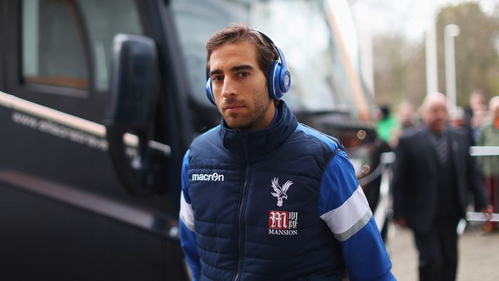 HULL, ENGLAND - DECEMBER 10:  JMathieu Flamini of Crystal Palace arrives prior to the Premier League match between Hull City and Crystal Palace at KCOM Stadium on December 10, 2016 in Hull, England.  (Photo by Ian MacNicol/Getty Images) 