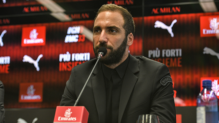 Gonzalo Higuain in conferenza stampa (acmilan.com) Gonzalo Higuain in conferenza stampa