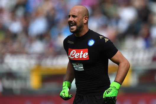 TURIN, ITALY - MAY 14: Jose Manuel Reina of SSC Napoli reacts during the Serie A match between FC Torino and SSC Napoli at Stadio Olimpico di Torino on May 14, 2017 in Turin, Italy. (Photo by Valerio Pennicino/Getty Images) TURIN, ITALY - MAY 14: Jose Manuel Reina of SSC Napoli reacts during the Serie A match between FC Torino and SSC Napoli at Stadio Olimpico di Torino on May 14, 2017 in Turin, Italy. (Photo by Valerio Pennicino/Getty Images)