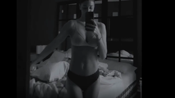 VIDEO / Belen Rodriguez incinta: la showgirl in intimo mostra il pancino. “16 settimane”