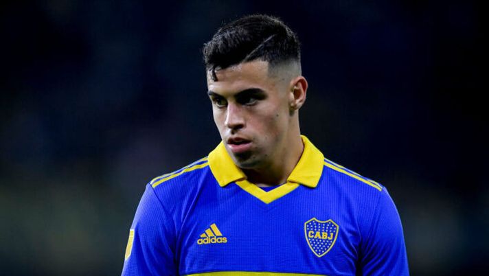 BUENOS AIRES, ARGENTINA - APRIL 29: Martin Payero of Boca Juniors looks on during a Liga Profesional 2023 match between Boca Juniors and Racing Club at Estadio Alberto J. Armando on April 29, 2023 in Buenos Aires, Argentina. (Photo by Marcelo Endelli/Getty Images) Kristensen, Payero e Davis: le indicazioni sui tre acquisti dell’Udinese per l’asta - immagine 1