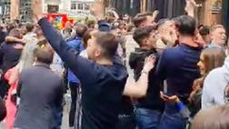 Allarme antincendio durante il derby di Glasgow! Tifosi Rangers evacuati dal pub…