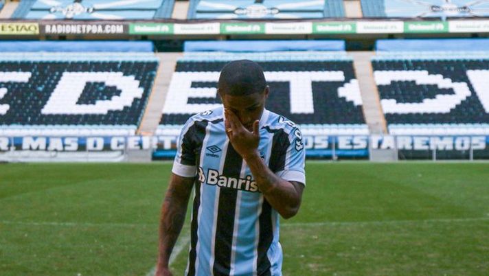 Gremio, commozione Douglas Costa: dopo 11 anni è tornato a casa&#8230; 