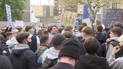VIDEO Super League, i tifosi del Chelsea non ci stanno: la protesta dei supporters dei Blues