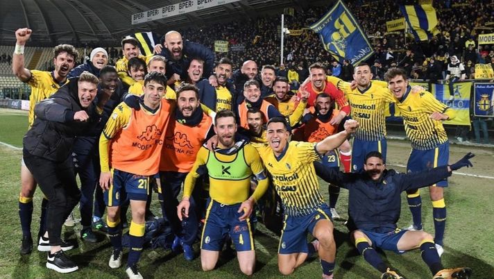 Tanti auguri Modena: la società offre birre gratis ai tifosi per i suoi 110 anni - immagine 1