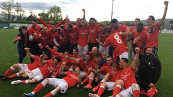 Perugia, in campo i calciatori festeggiano la B (video)
