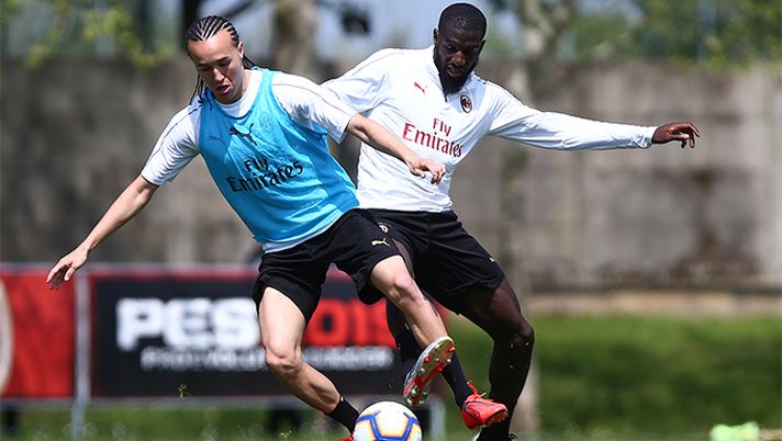 Diego Laxalt e Tiemoue Bakayoko del Milan in allenamento a Milanello (credits: acmilan.com) Diego Laxalt e Tiemoue Bakayoko del Milan in allenamento a Milanello (credits: acmilan.com)