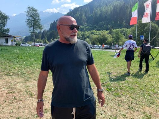 FOTO VN – Curiosa visita: Serse Cosmi al Viola Village FOTO VN – Curiosa visita: Serse Cosmi al Viola Village - immagine 1