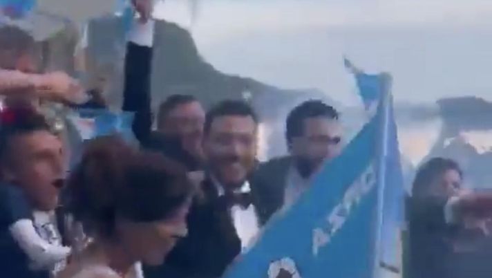 VIDEO Lo Scudetto è questione d’amore: Napoli celebrato anche ad un matrimonio! - immagine 1
