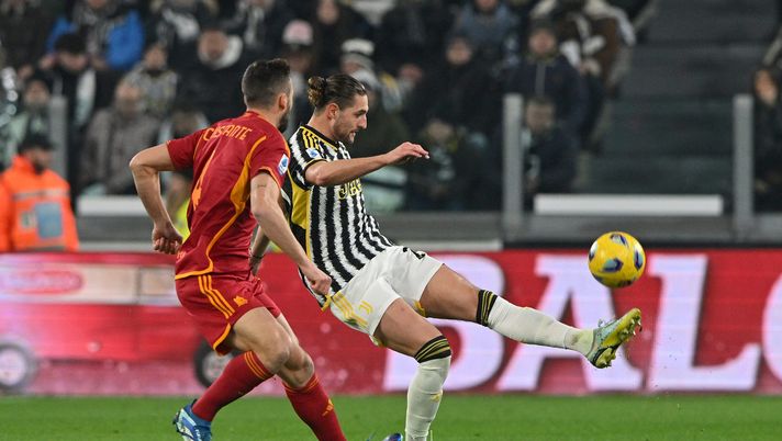 Juve-Roma, il frame della gamba di Rabiot e il fuorigioco che sta infiammando i social - immagine 1