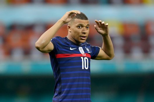Real Madrid, Ancelotti: “Il club lavora per acquistare Mbappé”