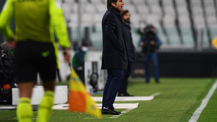 TURIN, ITALY - FEBRUARY 09: Head coach of FC Internazionale Antonio Conte reacts during the Coppa Italia semi-final Juventus and FC Internazionale at Allianz Stadium on February 09, 2021 in Turin, Italy. Sporting stadiums around Italy remain under strict restrictions due to the Coronavirus Pandemic as Government social distancing laws prohibit fans inside venues resulting in games being played behind closed doors. (Photo by Claudio Villa - Inter/Inter via Getty Images) TURIN, ITALY - FEBRUARY 09: Head coach of FC Internazionale Antonio Conte reacts during the Coppa Italia semi-final Juventus and FC Internazionale at Allianz Stadium on February 09, 2021 in Turin, Italy. Sporting stadiums around Italy remain under strict restrictions due to the Coronavirus Pandemic as Government social distancing laws prohibit fans inside venues resulting in games being played behind closed doors. (Photo by Claudio Villa - Inter/Inter via Getty Images)