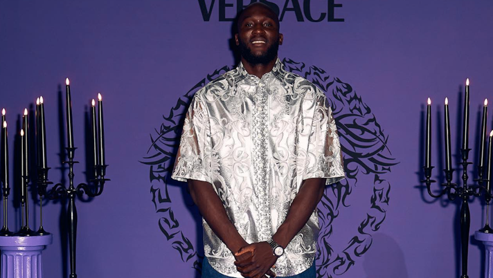 Lukaku va alla sfilata di Versace: “Spettacolo stupendo. Grazie Donatella”  Lukaku va alla sfilata di Versace: “Spettacolo stupendo. Grazie Donatella” - immagine 1