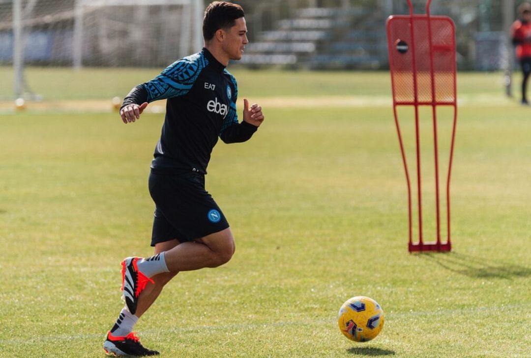 Continuano gli allenamenti dei ragazzi agli ordini di mister Mazzarri in preparazione alla sfida di sabato pomeriggio al Maradona contro il Genoa