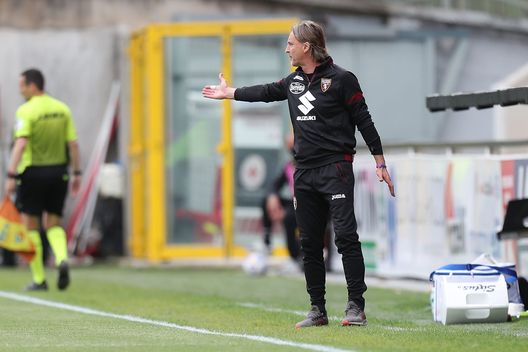  LA SPEZIA, ITALY - MAY 15: Davide Nicola manager of Torino FC gestures during the Serie A match between Spezia Calcio and Torino FC at Stadio Alberto Picco on May 15, 2021 in La Spezia, Italy. (Photo by Gabriele Maltinti/Getty Images) 