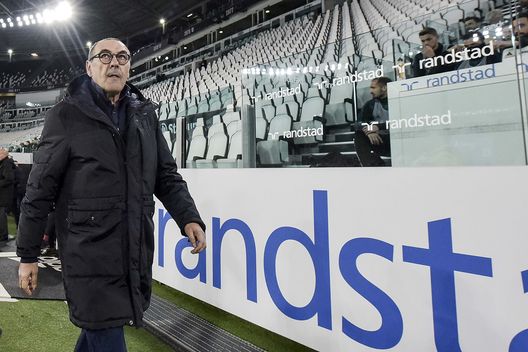 L'ex allenatore della Juventus Maurizio Sarri L'ex allenatore della Juventus Maurizio Sarri