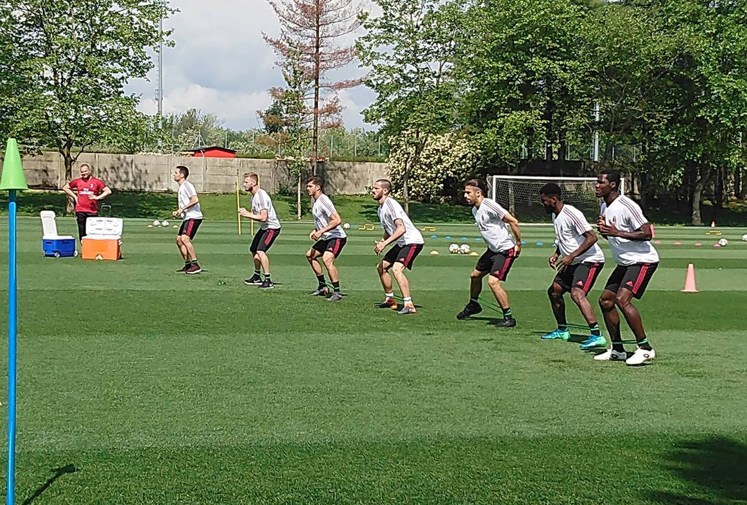 Il Milan si allena a Milanello