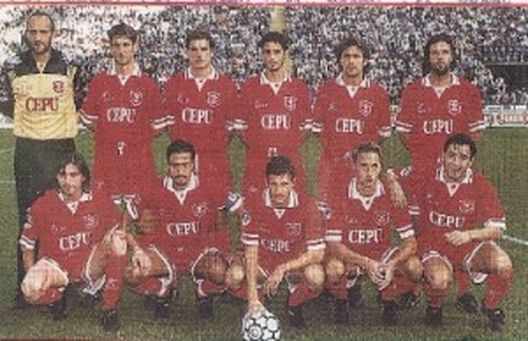 Marcello Castellini (il secondo in alto da sinistra) con la maglia del Perugia 1996-97 (foto: grifovunque.com) Marcello Castellini (il secondo in alto da sinistra) con la maglia del Perugia 1996-97 (foto: grifovunque.com)