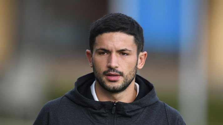 FLORENCE, ITALY - NOVEMBER 13:  Stefano Sensi  of Italy looks on before training session at Centro Tecnico Federale di Coverciano on November 13, 2018 in Florence, Italy.  (Photo by Claudio Villa/Getty Images) 