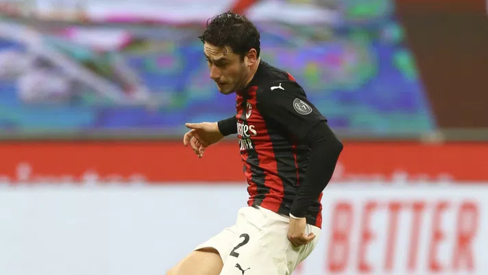 Davide Calabria (difensore AC Milan) scocca il tiro del suo gol in Milan-Juventus (Serie A 2020-2021) | AC Milan News (Getty Images)