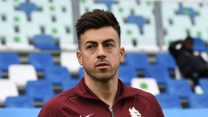 REGGIO NELL'EMILIA, ITALY - APRIL 03: Stephan El Shaarawy of As Roma looks on during the Serie A match between US Sassuolo and AS Roma at Mapei Stadium - Città del Tricolore on April 03, 2021 in Reggio nell'Emilia, Italy. Sporting stadiums around Italy remain under strict restrictions due to the Coronavirus Pandemic as Government social distancing laws prohibit fans inside venues resulting in games being played behind closed doors. (Photo by Alessandro Sabattini/Getty Images) Roma, Mourinho ritrova El Shaarawy: ci sarà contro Lecce ed Empoli - immagine 1
