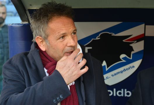 GENOA, ITALY - DECEMBER 04: Sinisa Mihajlovic head coach Torino during the Serie A match between UC Sampdoria and FC Torino at Stadio Luigi Ferraris on December 4, 2016 in Genoa, Italy. (Photo by Paolo Rattini/Getty Images) GENOA, ITALY - DECEMBER 04: Sinisa Mihajlovic head coach Torino during the Serie A match between UC Sampdoria and FC Torino at Stadio Luigi Ferraris on December 4, 2016 in Genoa, Italy. (Photo by Paolo Rattini/Getty Images)