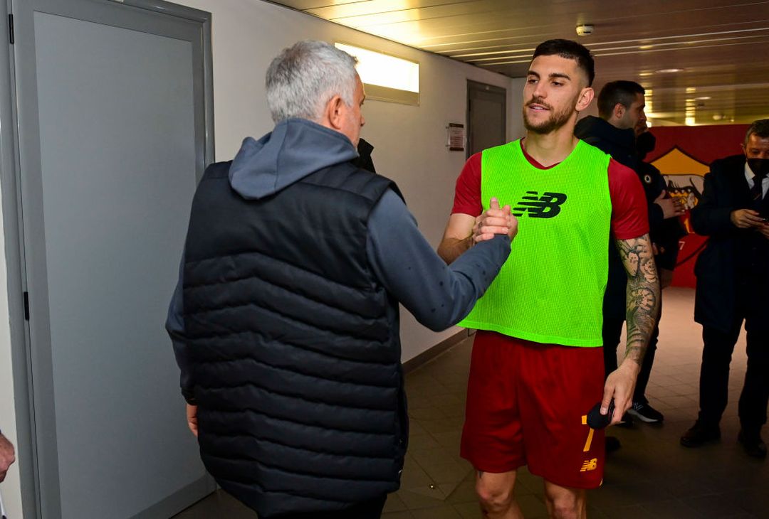 La Roma si scatena: Mancini con la bandiera, Abraham si spoglia – FOTO GALLERY - immagine 3