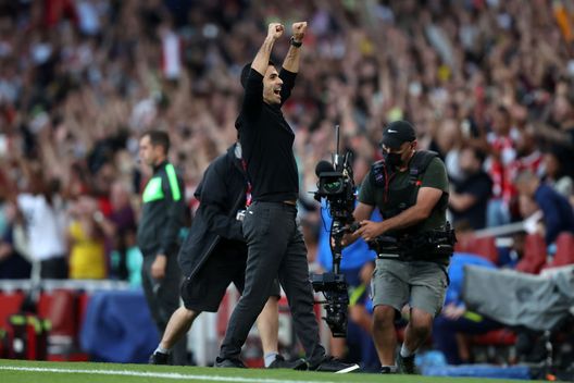 LONDON, ENGLAND - SEPTEMBER 26: Mikel Arteta, Manager of Arsenal celebrates their side's victory after the Premier League match between Arsenal and Tottenham Hotspur at Emirates Stadium on September 26, 2021 in London, England. (Photo by Julian Finney/Getty Images) King of London: Arsenal padrone assoluto della città, 7 derby giocati e tutti vinti- immagine 2