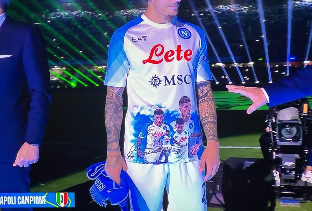 Nuova maglia del Napoli, indossata da Giovanni Di Lorenzo