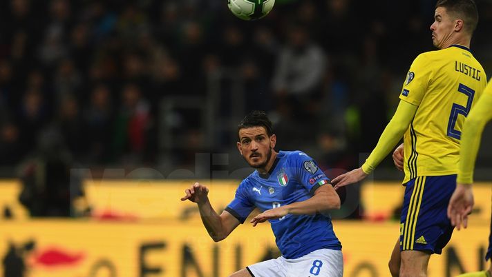 MILAN, ITALY - NOVEMBER 13:  Alessandro Florenzi of Italy in action during the FIFA 2018 World Cup Qualifier Play-Off: Second Leg between Italy and Sweden at San Siro Stadium on November 13, 2017 in Milan, Sweden.  (Photo by Claudio Villa/Getty Images) 