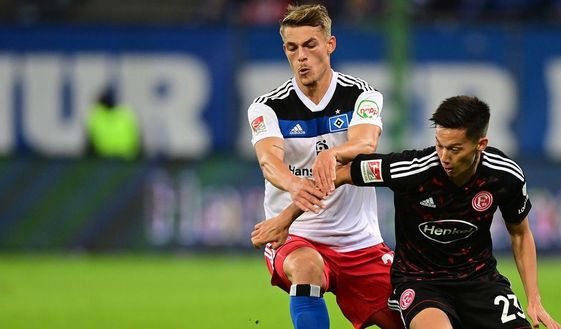 v.l. Miro Muheim (HSV), Shinta Appelkamp
Hamburg, 17.09.2022, Fussball, 2. Bundesliga, Hamburger SV - Fortuna Duesseldorf Amburgo, perde troppo tempo in bagno e arriva tardi all’allenamento: niente posto da titolare!- immagine 4