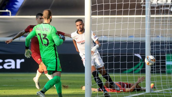 DUISBURG, GERMANY - AUGUST 06: Youssef En-Nesyri of Sevilla celebrates after he scores his sides second goal during the UEFA Europa League round of 16 single-leg match between Sevilla FC and AS Roma at MSV Arena on August 06, 2020 in Duisburg, Germany. (Photo by Wolfgang Rattay/Pool via Getty Images) DUISBURG, GERMANY - AUGUST 06: Youssef En-Nesyri of Sevilla celebrates after he scores his sides second goal during the UEFA Europa League round of 16 single-leg match between Sevilla FC and AS Roma at MSV Arena on August 06, 2020 in Duisburg, Germany. (Photo by Wolfgang Rattay/Pool via Getty Images)