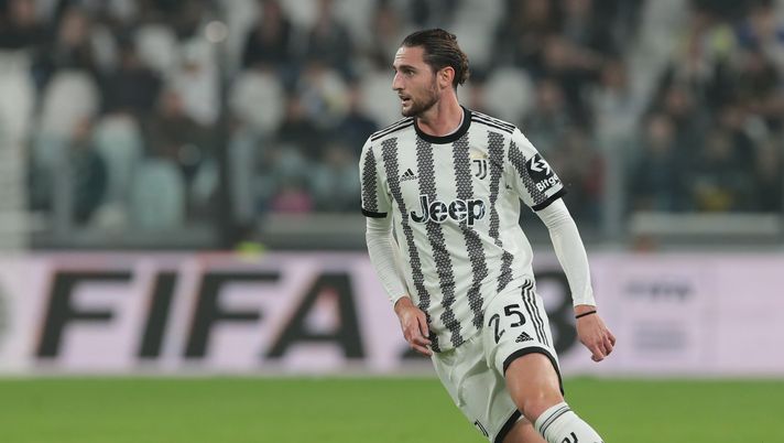 TURIN, ITALY - OCTOBER 21: Adrien Rabiot of Juventus in action during the Serie A match between Juventus and Empoli FC at Allianz Stadium on October 21, 2022 in Turin, Italy. (Photo by Emilio Andreoli/Getty Images) Consigli Fantacalcio, 5 centrocampisti per la 30a giornata: Rabiot sugli scudi, Elmas e Ferguson da ‘bonus’ - immagine 1